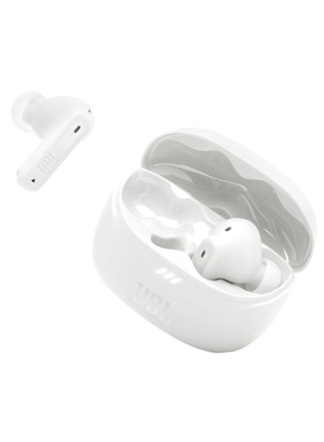 جي بي إل سماعات أذن لاسلكية حقيقية JBL Tune Beam 2، بمحرك ديناميكي 10 مم، صوت جهير نقي مع صوت مكاني، خاصية إلغاء الضوضاء التكيفية، تقنية الصوت المحيطي الذكي، اتصال بلوتوث 5.3، لون أبيض - Image 2